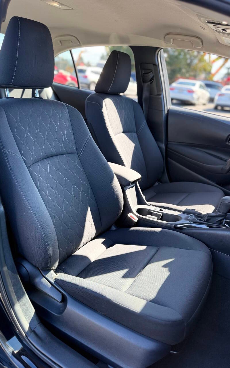 Toyota Corolla Vehicle Full-screen Gallery Image 13