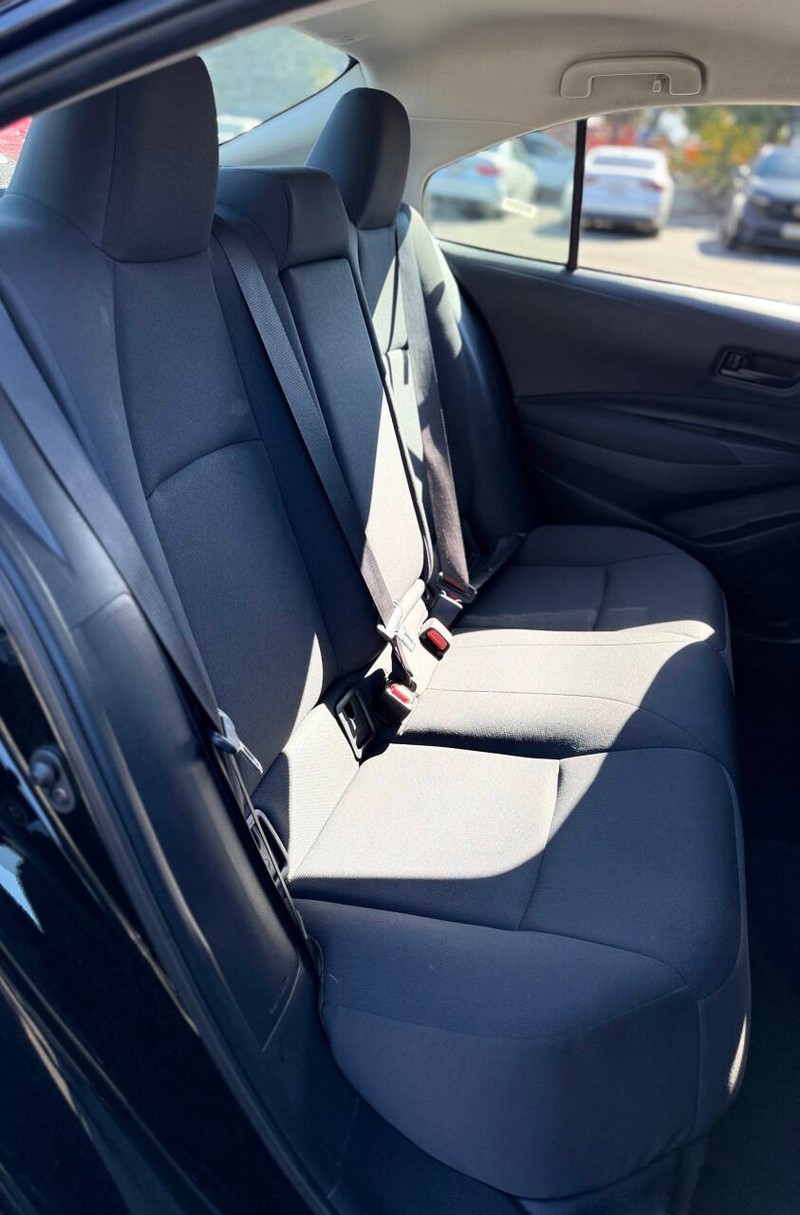 Toyota Corolla Vehicle Full-screen Gallery Image 14