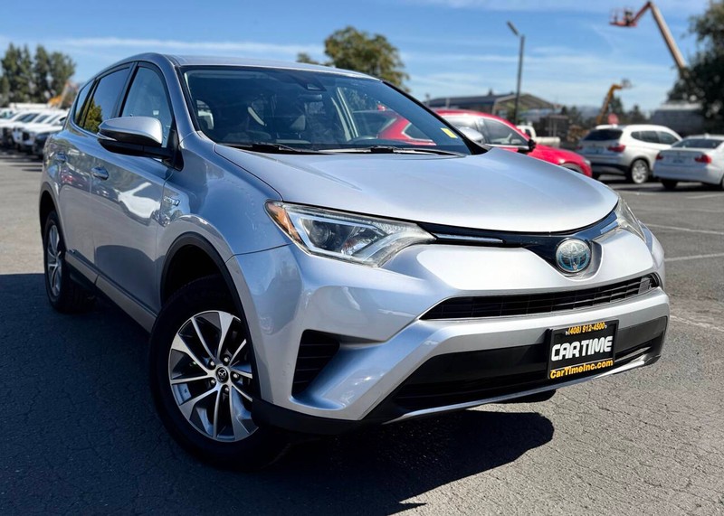 Toyota RAV4 Hybrid Vehicle Full-screen Gallery Image 03