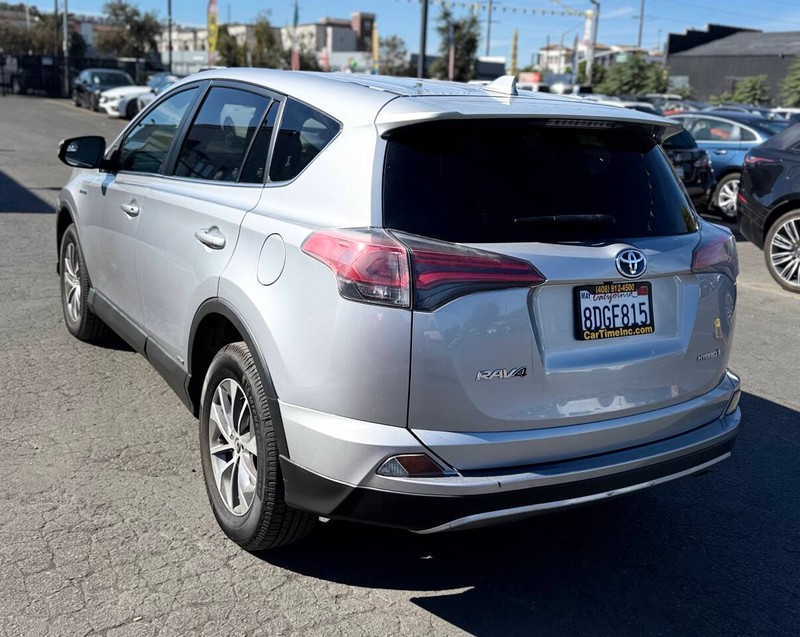 Toyota RAV4 Hybrid Vehicle Full-screen Gallery Image 06