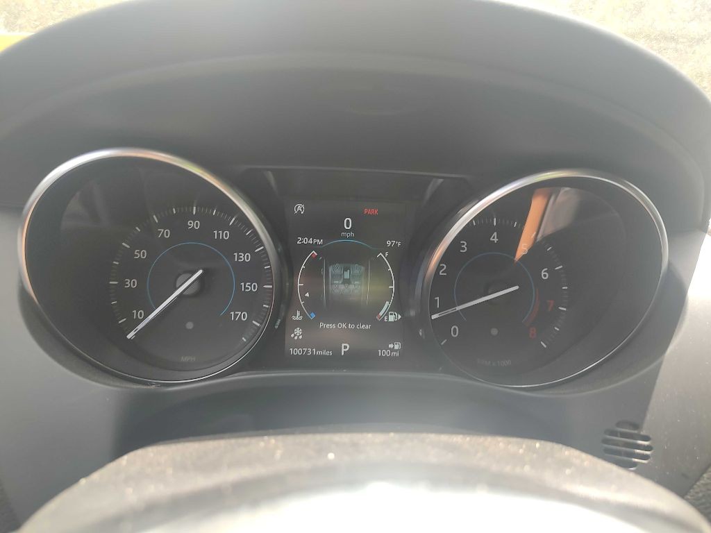 Jaguar F-PACE Vehicle Full-screen Gallery Image 07