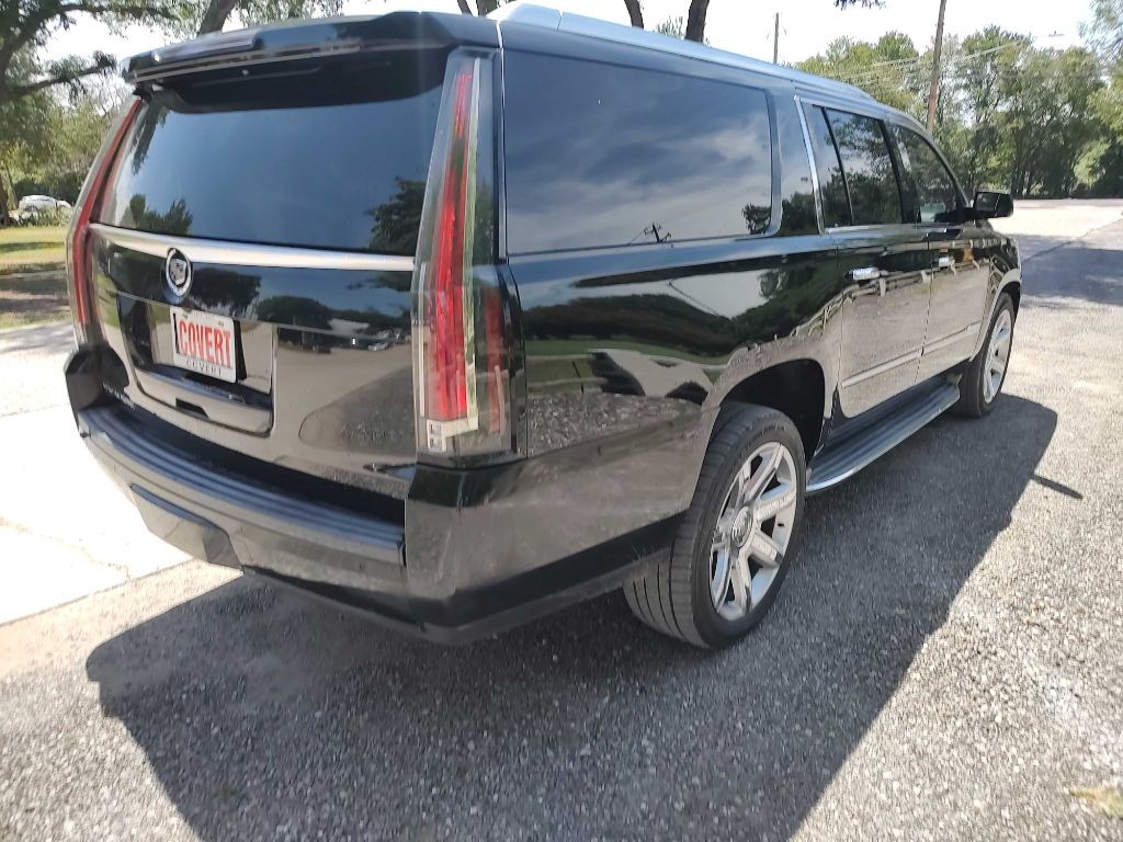 Cadillac Escalade ESV Vehicle Full-screen Gallery Image 03