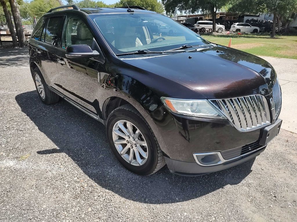 Lincoln MKX Vehicle Full-screen Gallery Image 02