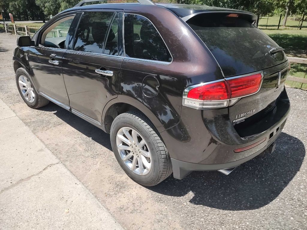 Lincoln MKX Vehicle Full-screen Gallery Image 03