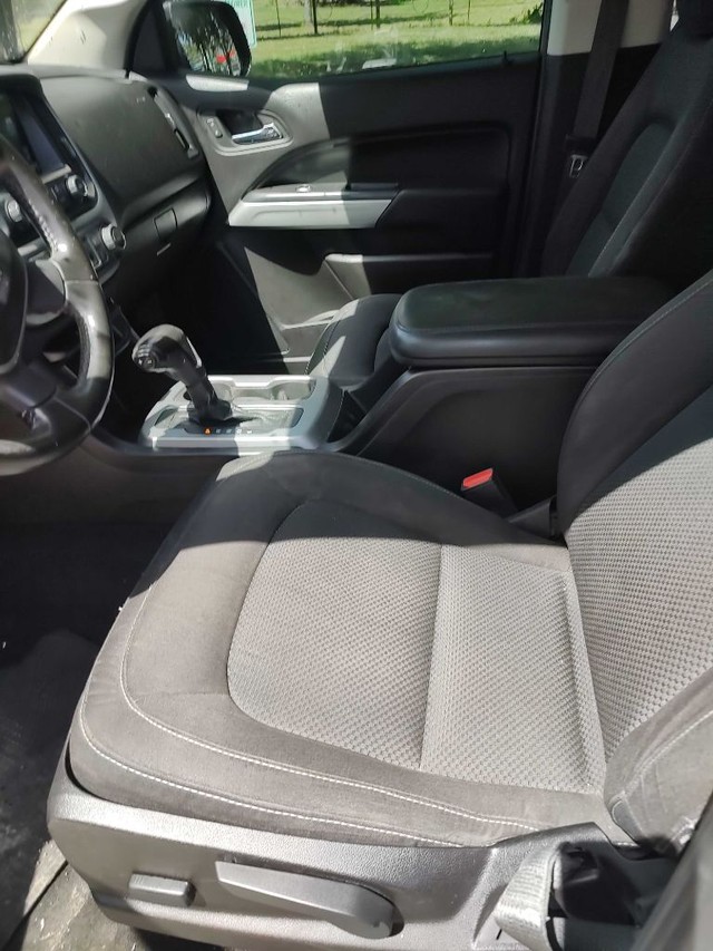 Chevrolet COLORADO Vehicle Full-screen Gallery Image 05