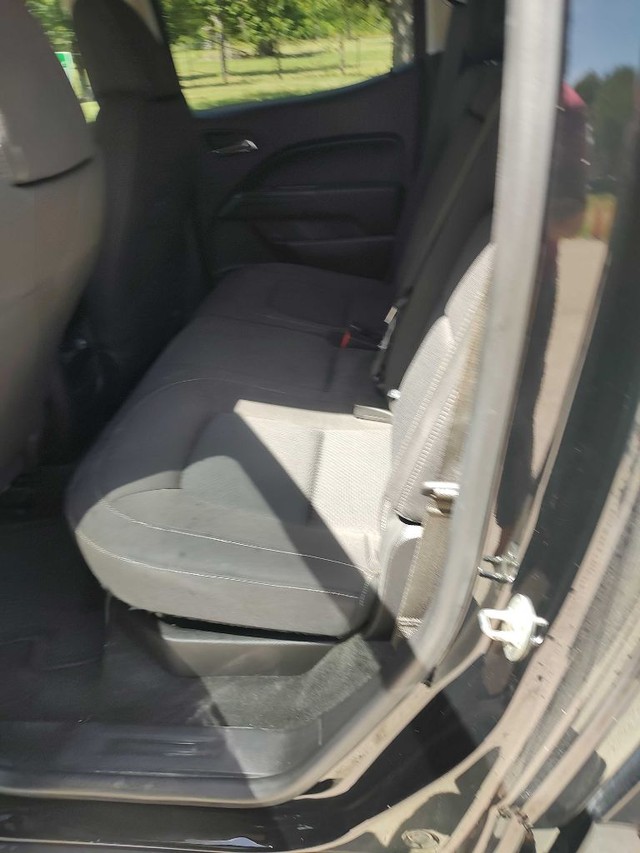 Chevrolet COLORADO Vehicle Full-screen Gallery Image 06