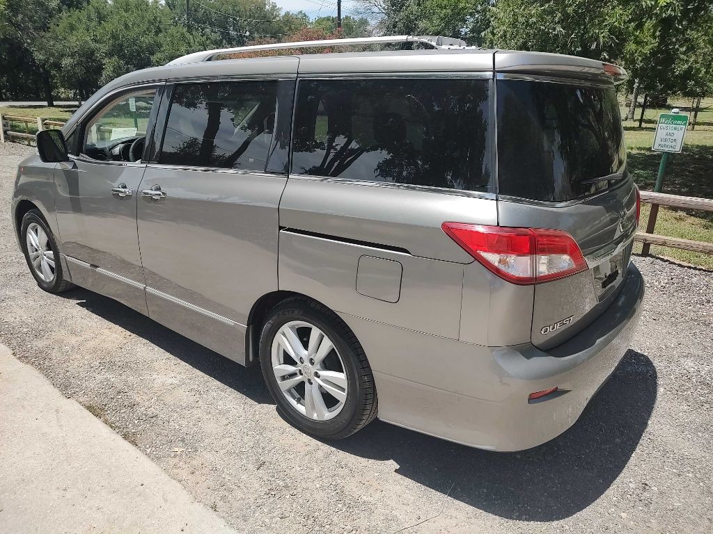 Nissan Quest Vehicle Full-screen Gallery Image 03