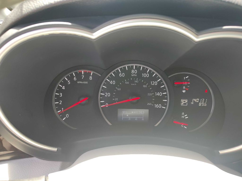 Nissan Quest Vehicle Full-screen Gallery Image 06