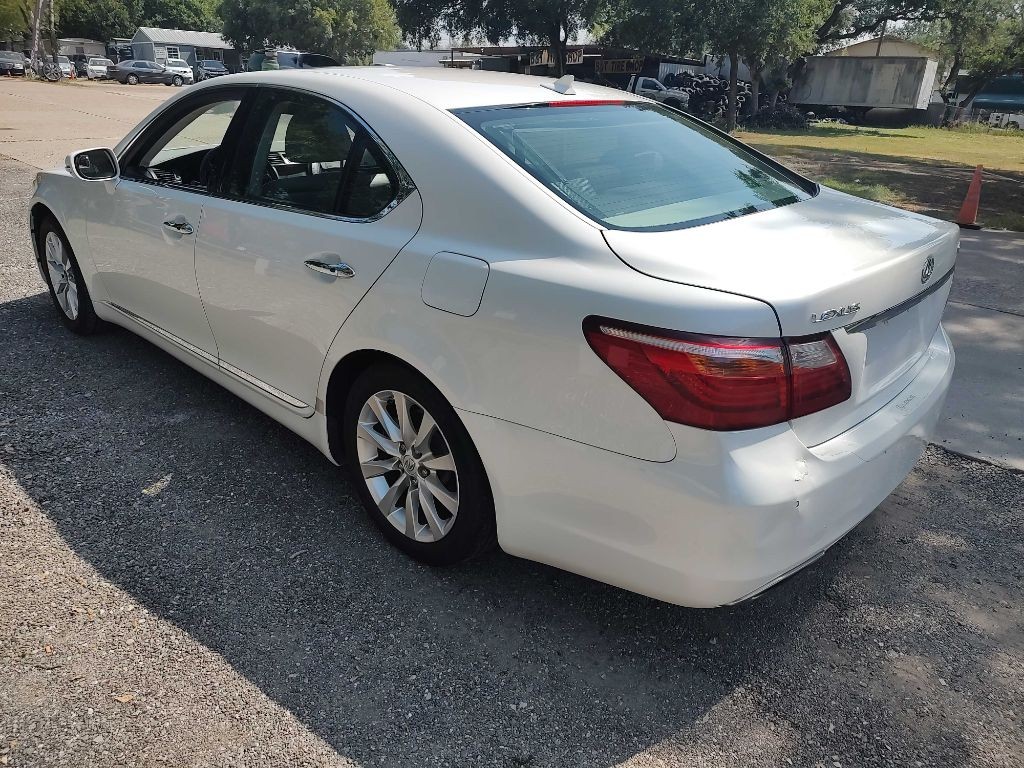 Lexus LS Vehicle Full-screen Gallery Image 03