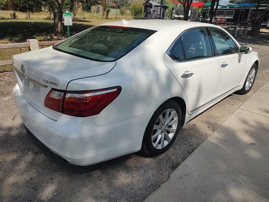 Lexus LS Vehicle Full-screen Gallery Image 06