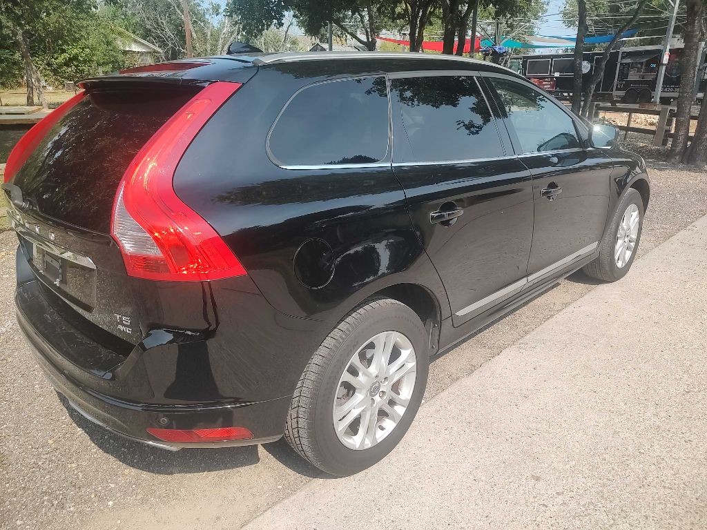 Volvo XC60 Vehicle Full-screen Gallery Image 03