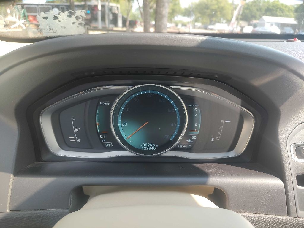 Volvo XC60 Vehicle Full-screen Gallery Image 08