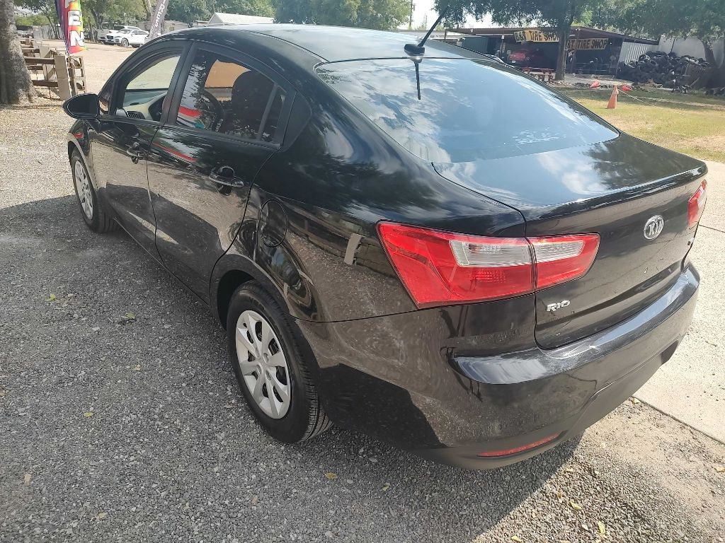 Kia RIO Vehicle Full-screen Gallery Image 03