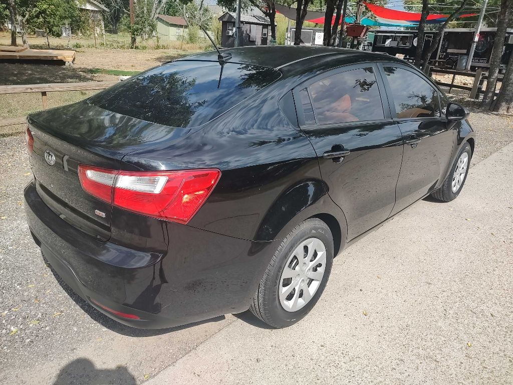 Kia RIO Vehicle Full-screen Gallery Image 04