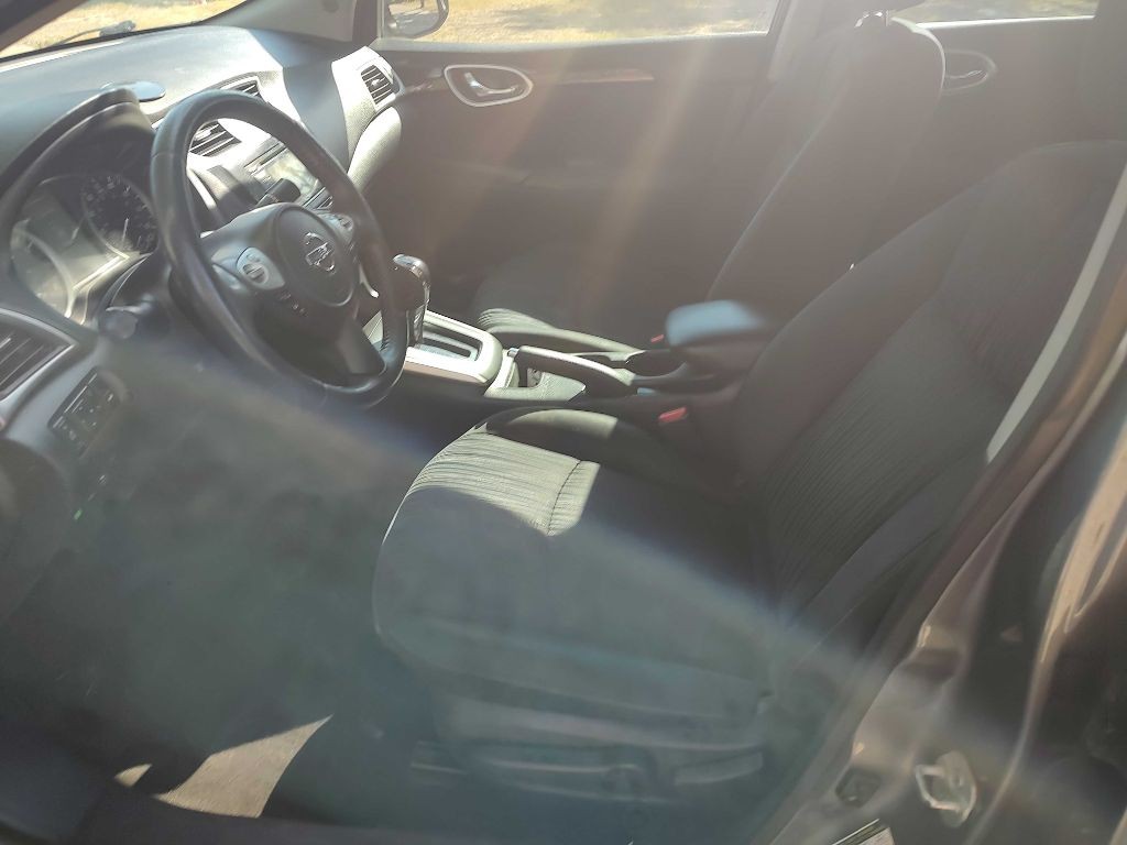 Nissan SENTRA Vehicle Full-screen Gallery Image 06