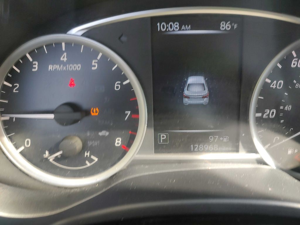 Nissan SENTRA Vehicle Full-screen Gallery Image 08