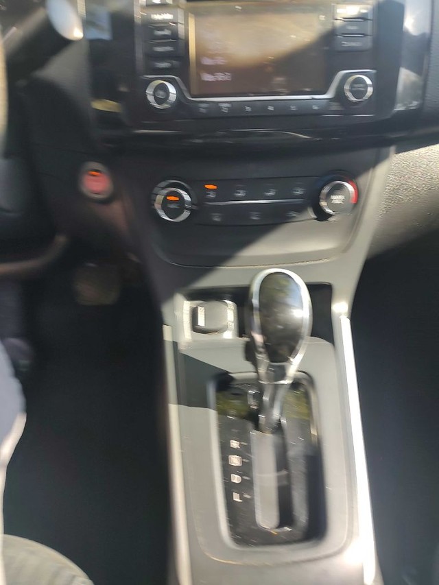 Nissan SENTRA Vehicle Full-screen Gallery Image 07