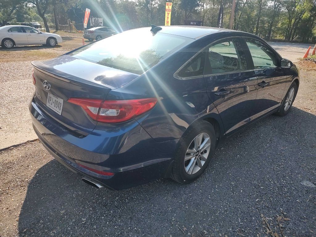 Hyundai Sonata Vehicle Full-screen Gallery Image 03