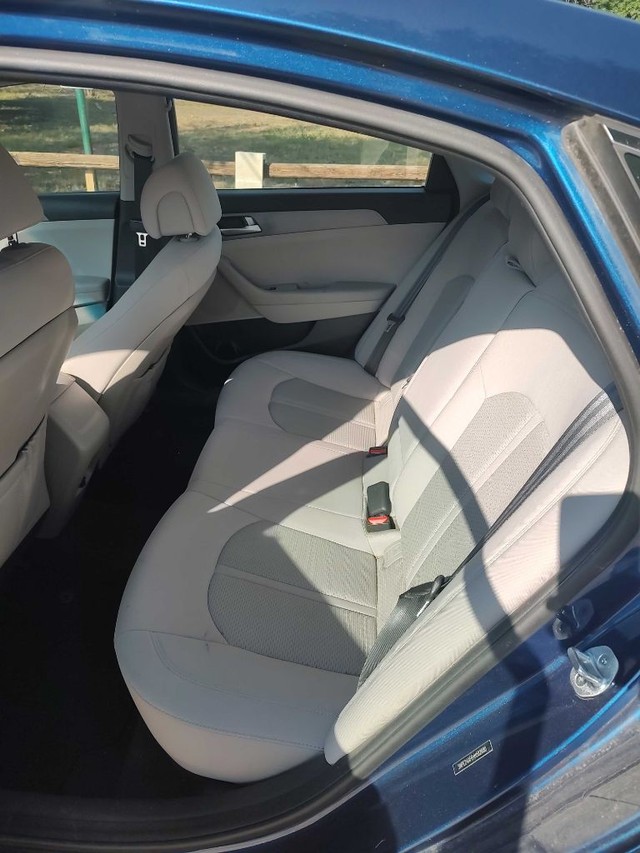 Hyundai Sonata Vehicle Full-screen Gallery Image 06