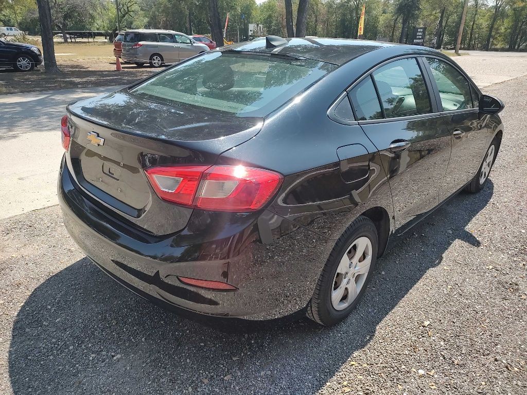 Chevrolet CRUZE Vehicle Full-screen Gallery Image 03