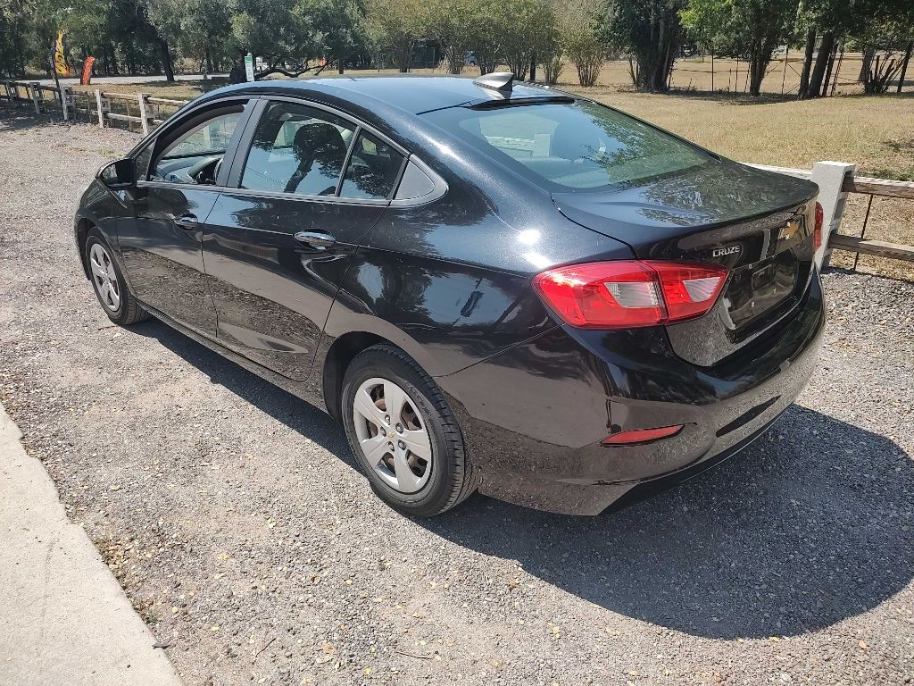 Chevrolet CRUZE Vehicle Full-screen Gallery Image 04