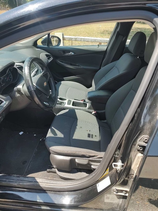 Chevrolet CRUZE Vehicle Full-screen Gallery Image 05