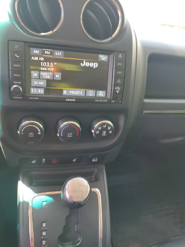 Jeep Patriot Vehicle Full-screen Gallery Image 08