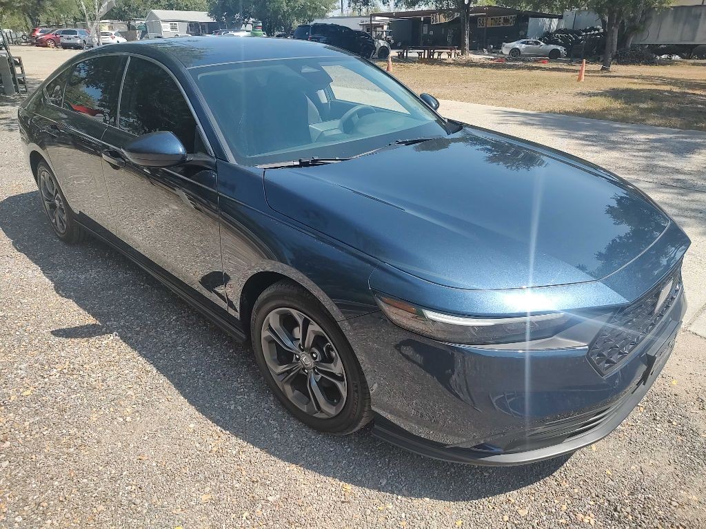 Honda Accord Sedan Vehicle Full-screen Gallery Image 02