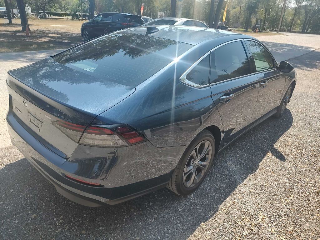 Honda Accord Sedan Vehicle Full-screen Gallery Image 04