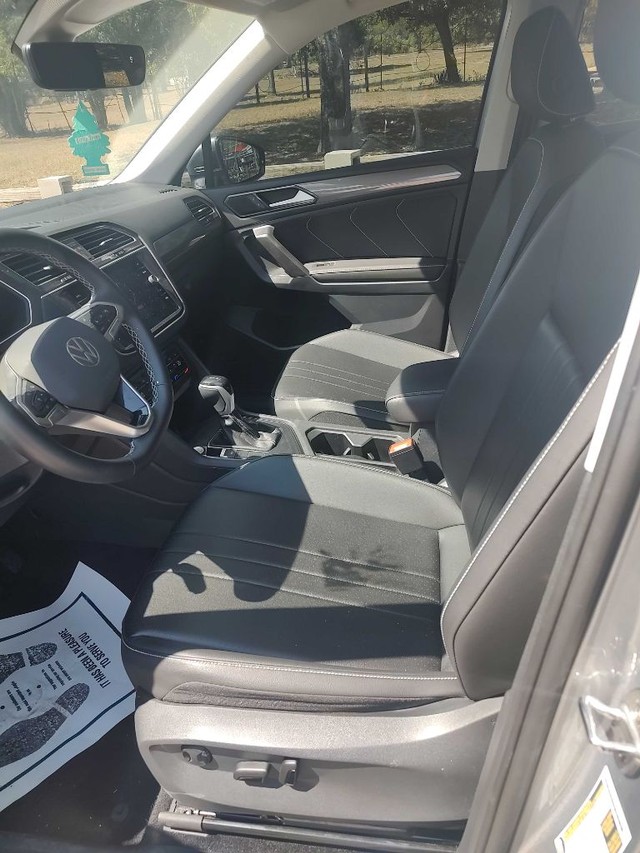 Volkswagen Tiguan Vehicle Full-screen Gallery Image 05