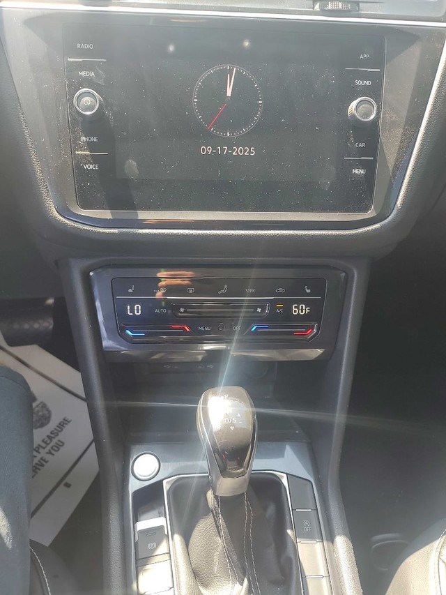 Volkswagen Tiguan Vehicle Full-screen Gallery Image 07