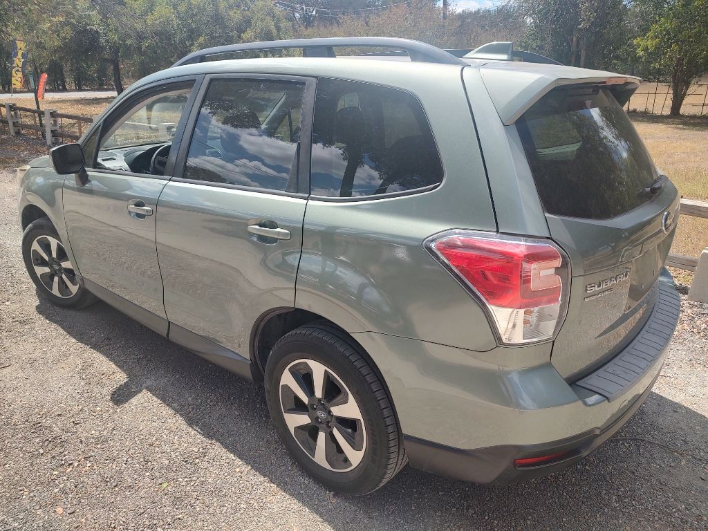 Subaru FORESTER Vehicle Full-screen Gallery Image 04