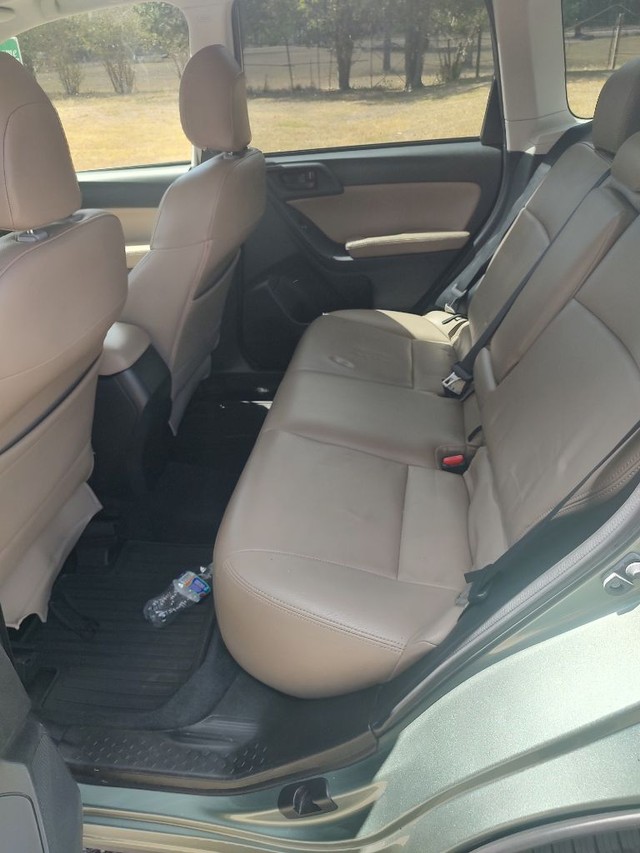 Subaru FORESTER Vehicle Full-screen Gallery Image 06