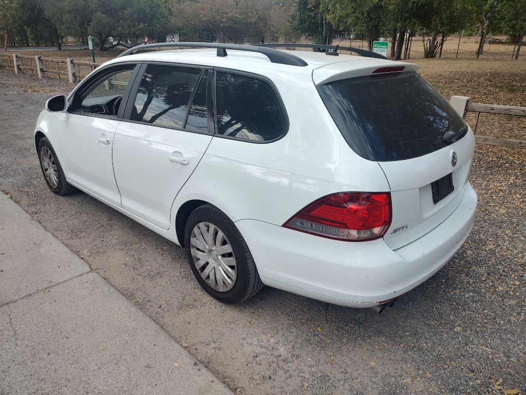 Volkswagen Jetta SportWagen Vehicle Full-screen Gallery Image 03