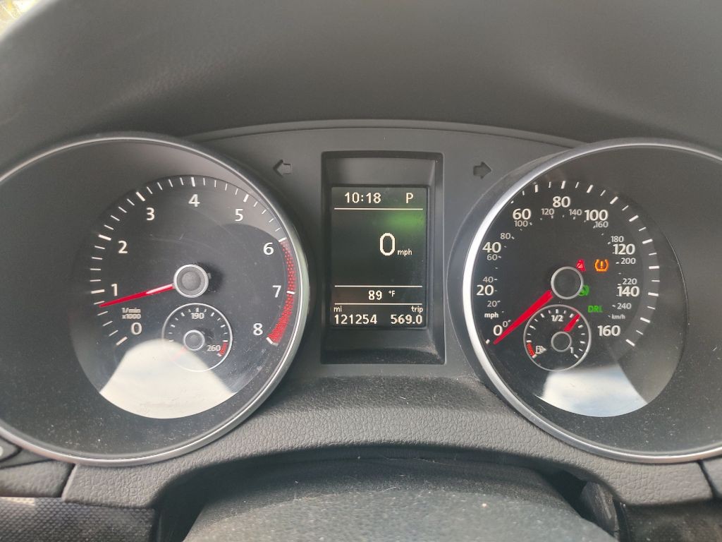 Volkswagen Jetta SportWagen Vehicle Full-screen Gallery Image 08