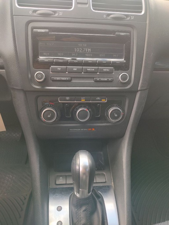 Volkswagen Jetta SportWagen Vehicle Full-screen Gallery Image 07