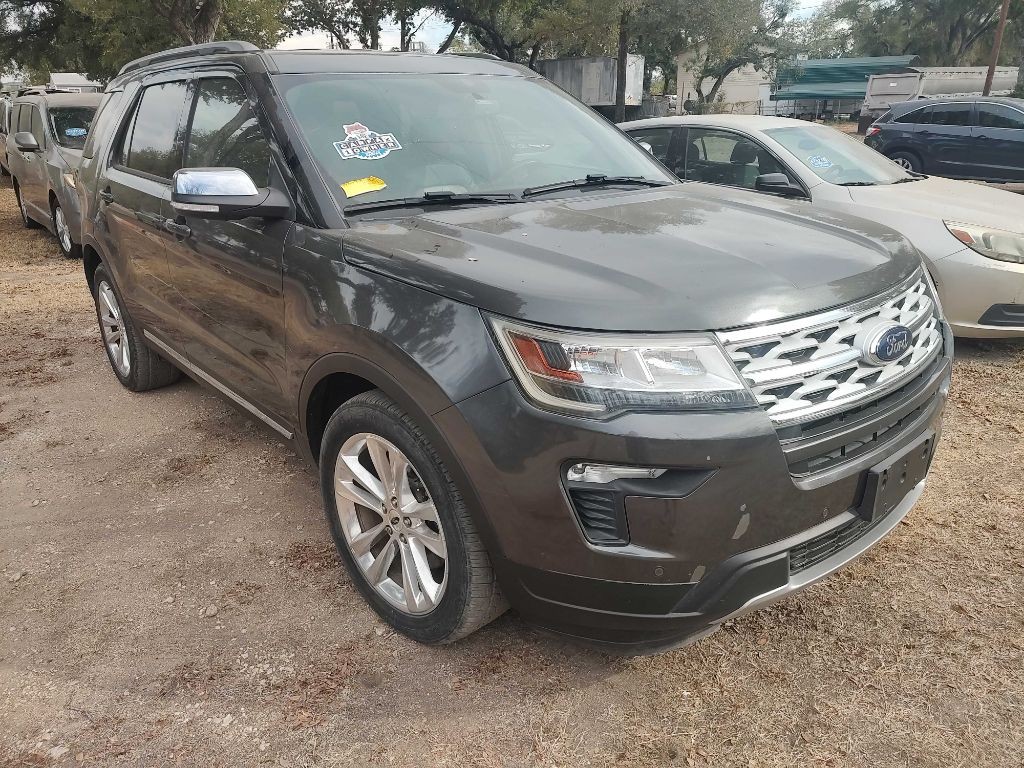 Ford Explorer Vehicle Full-screen Gallery Image 02