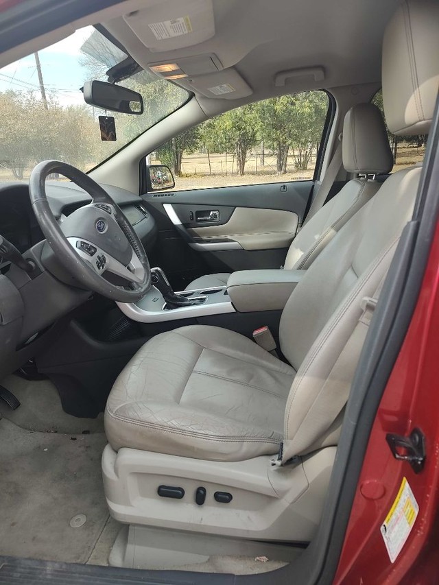 Ford Edge Vehicle Full-screen Gallery Image 05