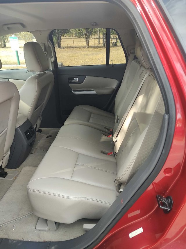 Ford Edge Vehicle Full-screen Gallery Image 06