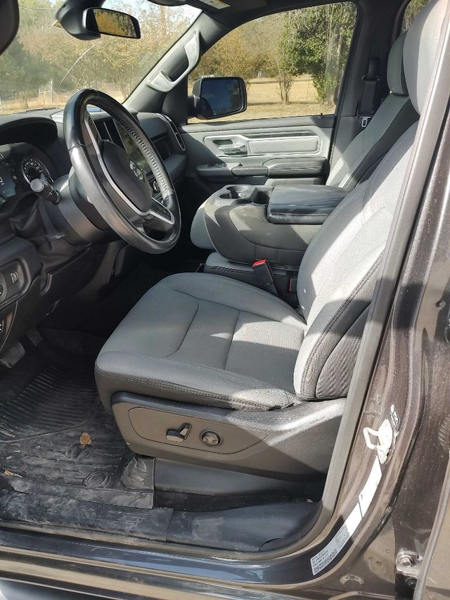 Ram 1500 Vehicle Full-screen Gallery Image 05