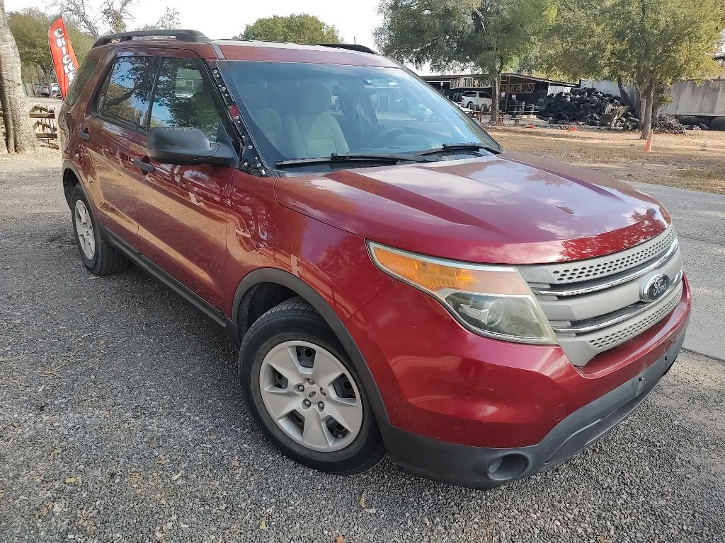 Ford Explorer Vehicle Full-screen Gallery Image 02