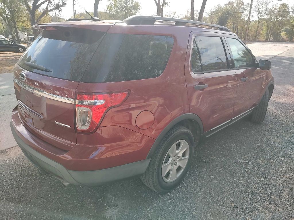 Ford Explorer Vehicle Full-screen Gallery Image 03