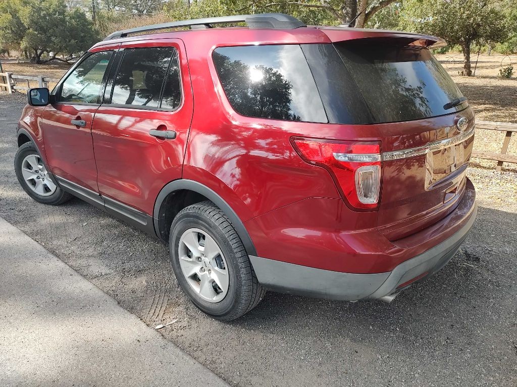 Ford Explorer Vehicle Full-screen Gallery Image 04