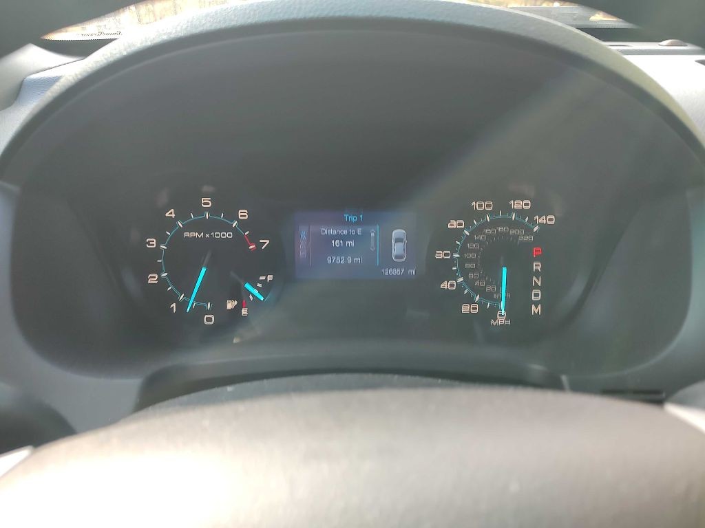 Ford Explorer Vehicle Full-screen Gallery Image 08