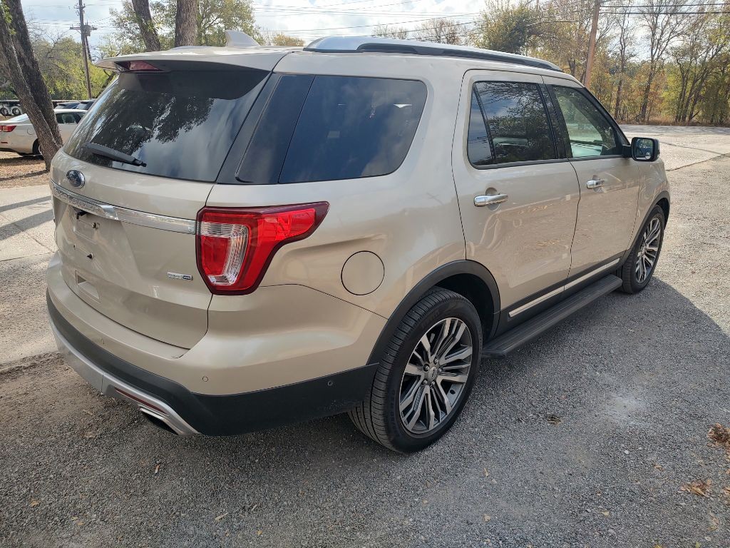 Ford Explorer Vehicle Full-screen Gallery Image 03