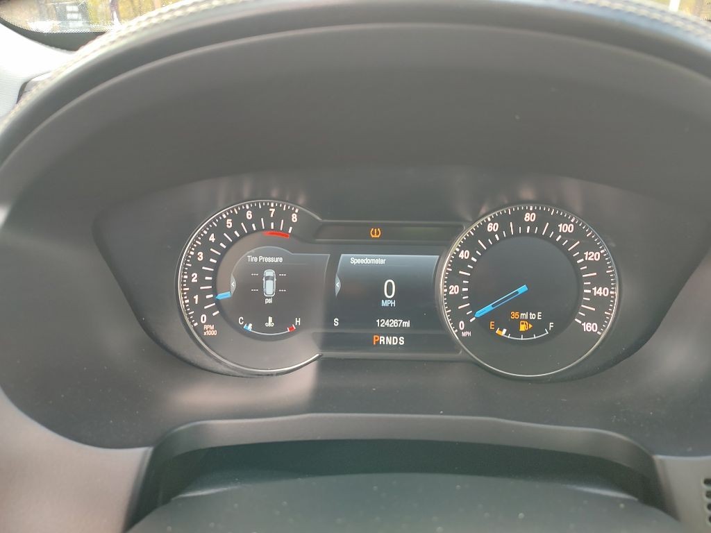 Ford Explorer Vehicle Full-screen Gallery Image 07