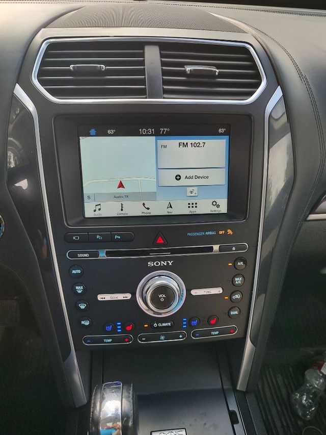 Ford Explorer Vehicle Full-screen Gallery Image 08