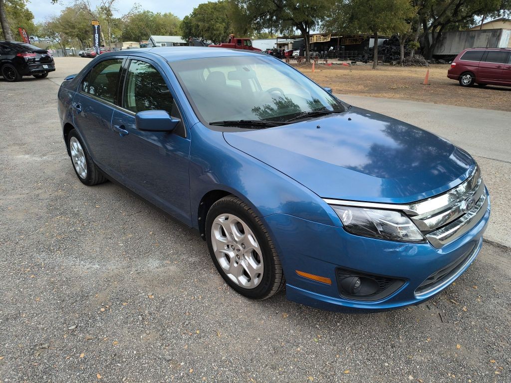 Ford Fusion Vehicle Full-screen Gallery Image 02