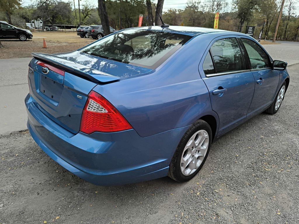 Ford Fusion Vehicle Full-screen Gallery Image 03
