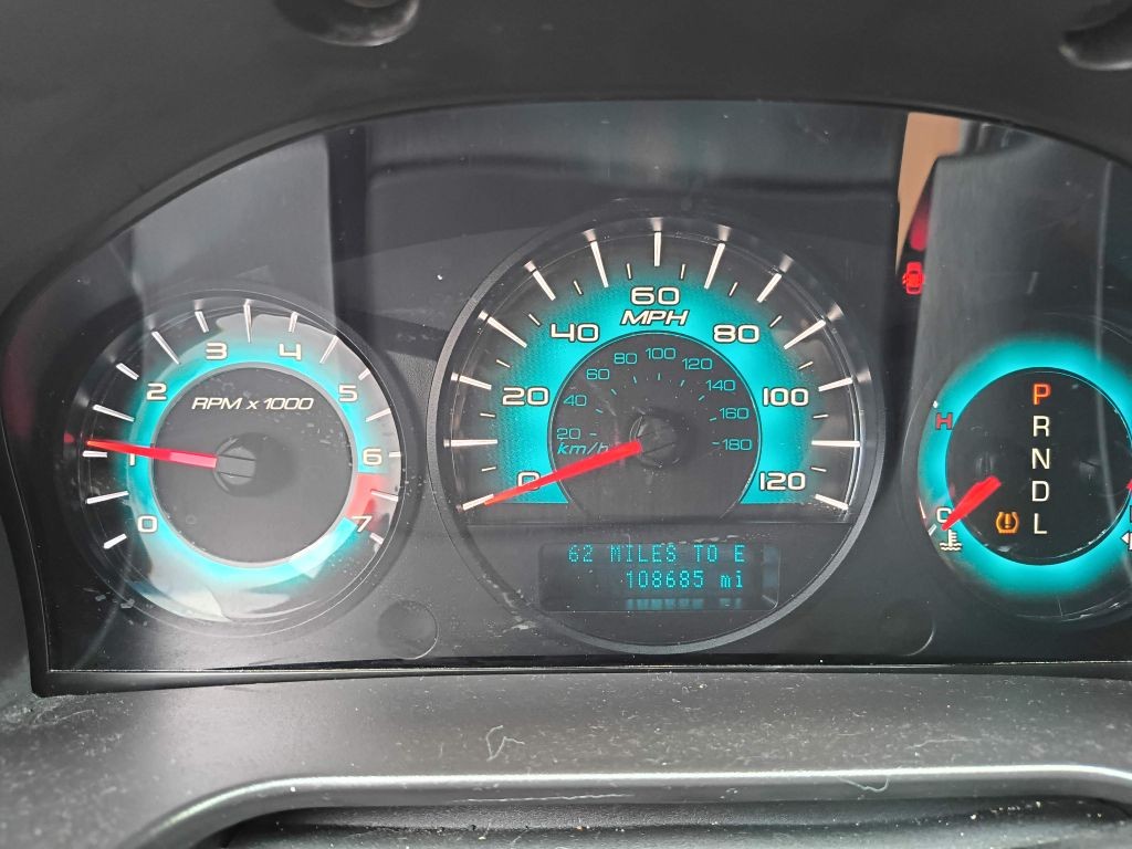 Ford Fusion Vehicle Full-screen Gallery Image 08